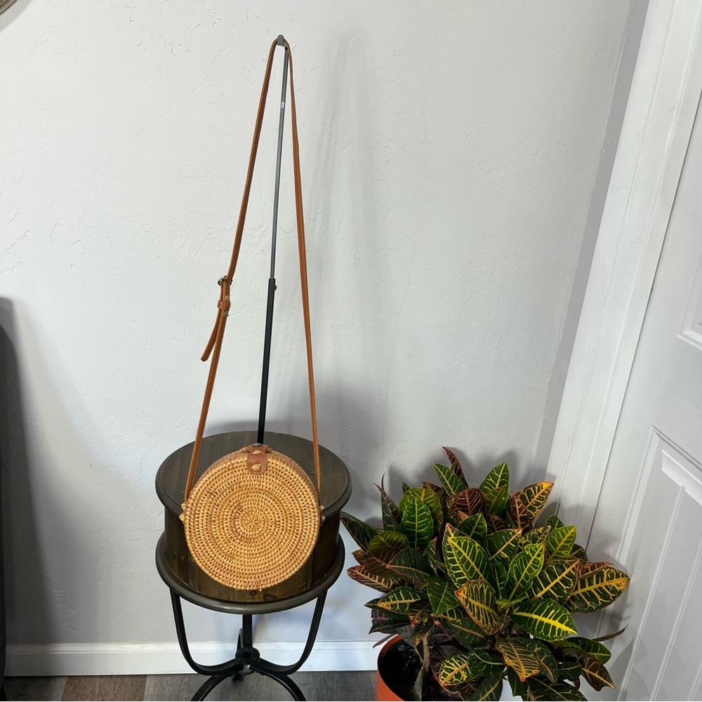 Chic Straw Circle Crossbody Bag Summer